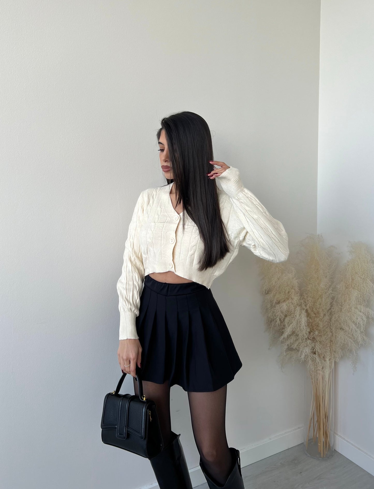 Shorts in jeans con risvolto nero