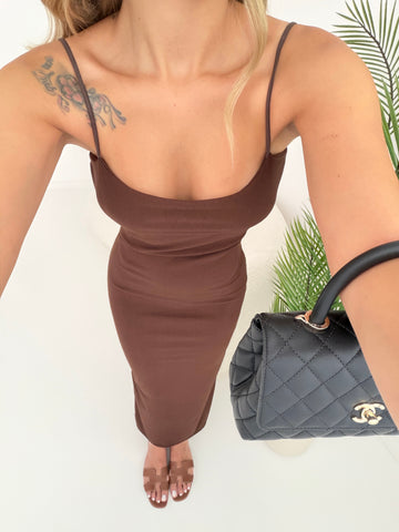 Abito a costine con spalline sottili brown