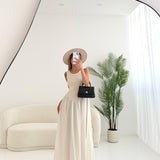 Abito con tasche e taglio frontale a V beige