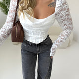 Top con coppe di pizzo bianco