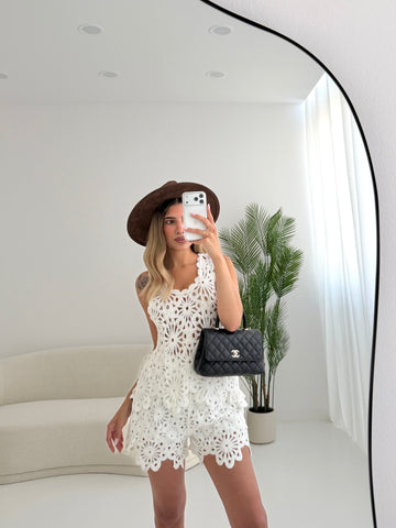 Blusa traforata in crochet bianca