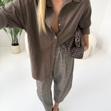 Camicia a micro costine in cotone fango