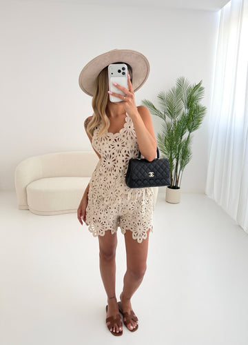 Blusa traforata in crochet beige