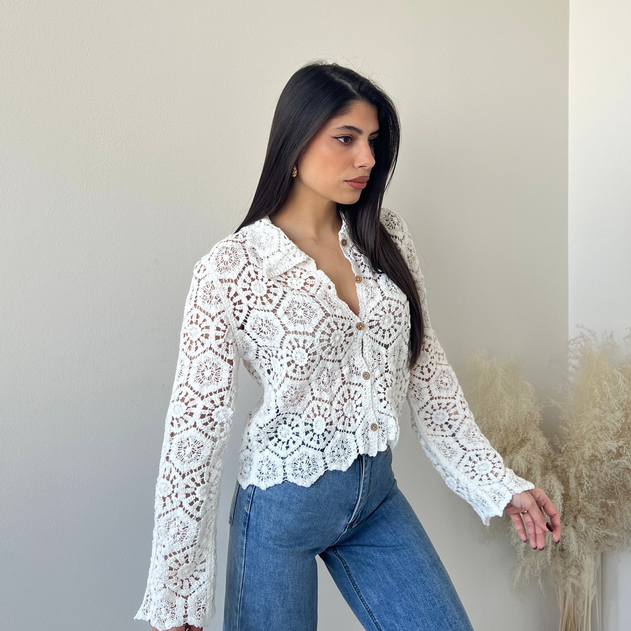 Camicia in crochet bianca