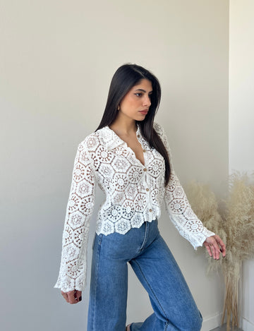 Camicia in crochet bianca