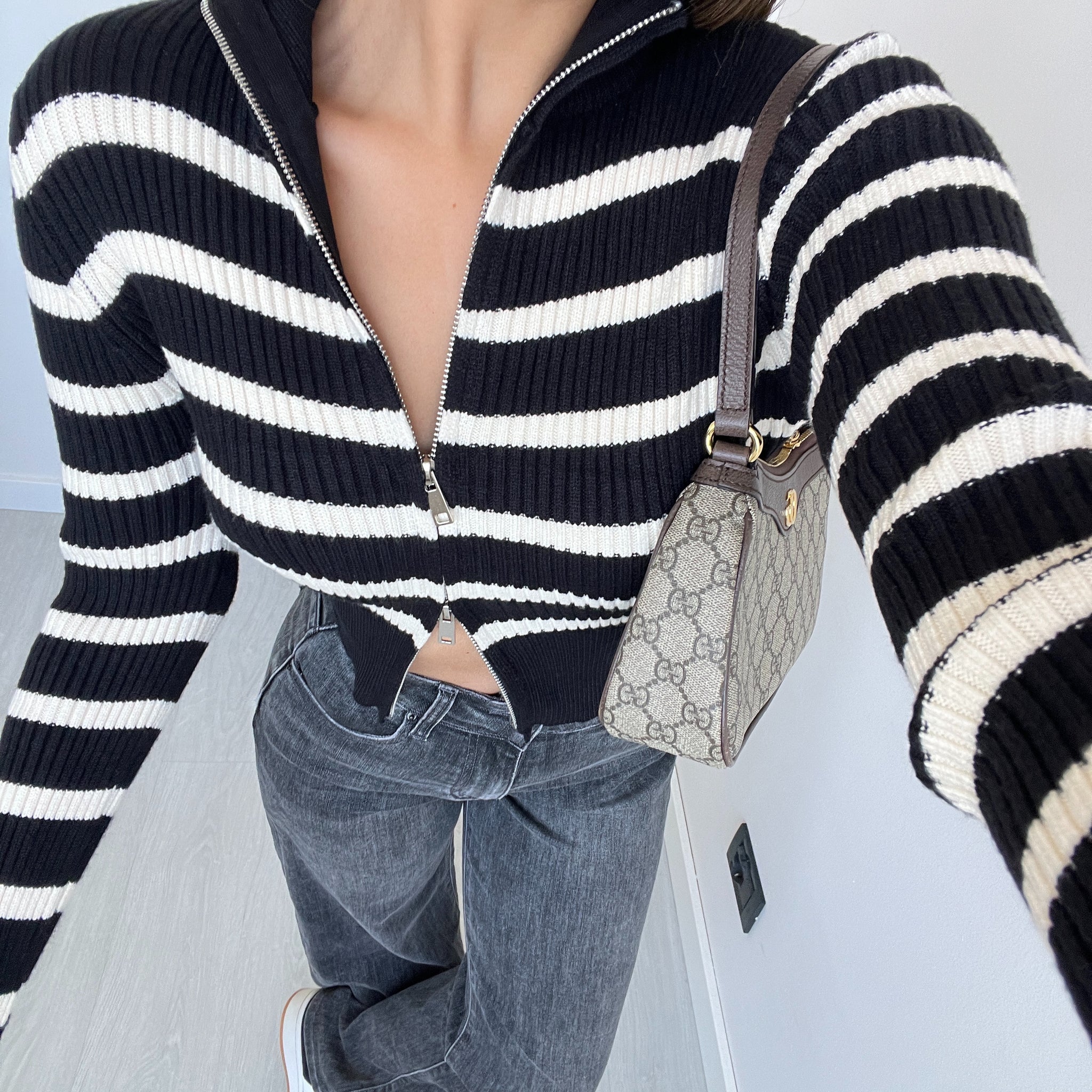 Maglia a righe con zip nera