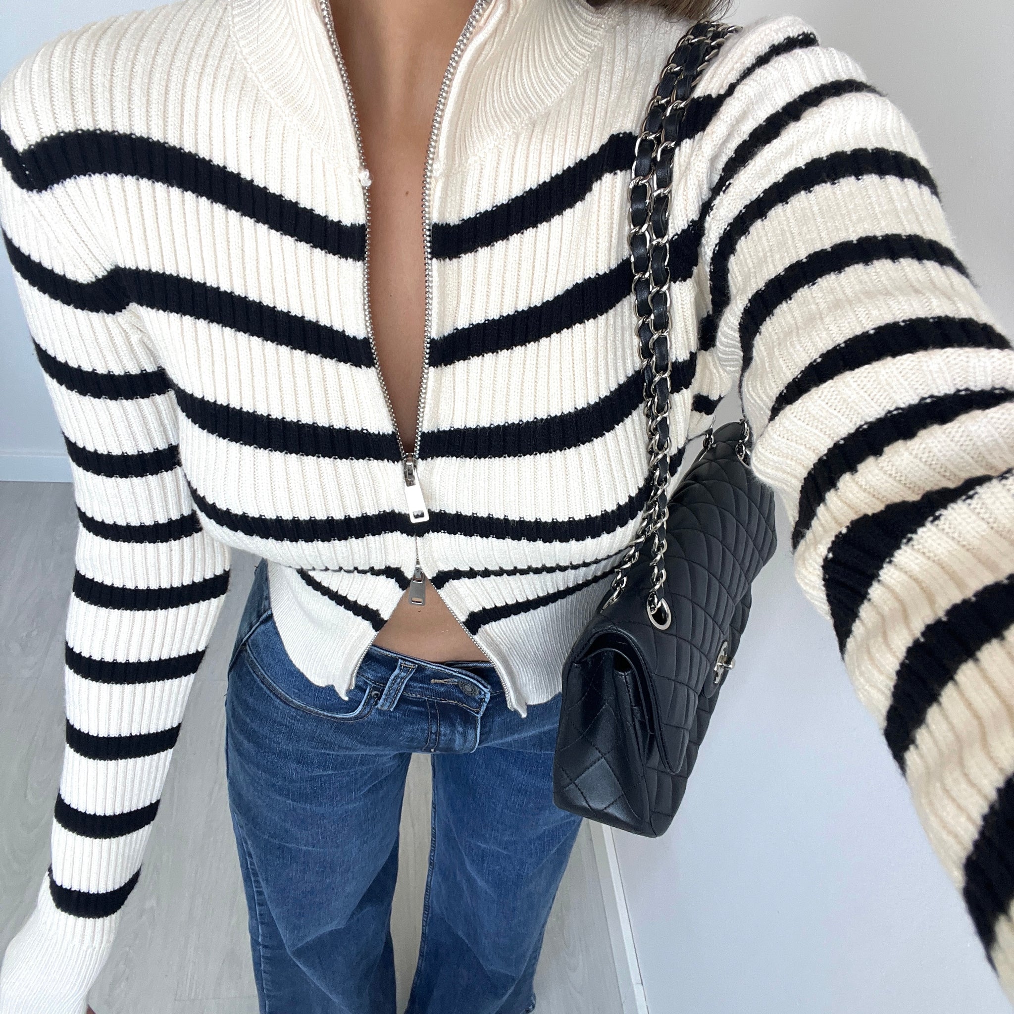 Maglia a righe con zip crema