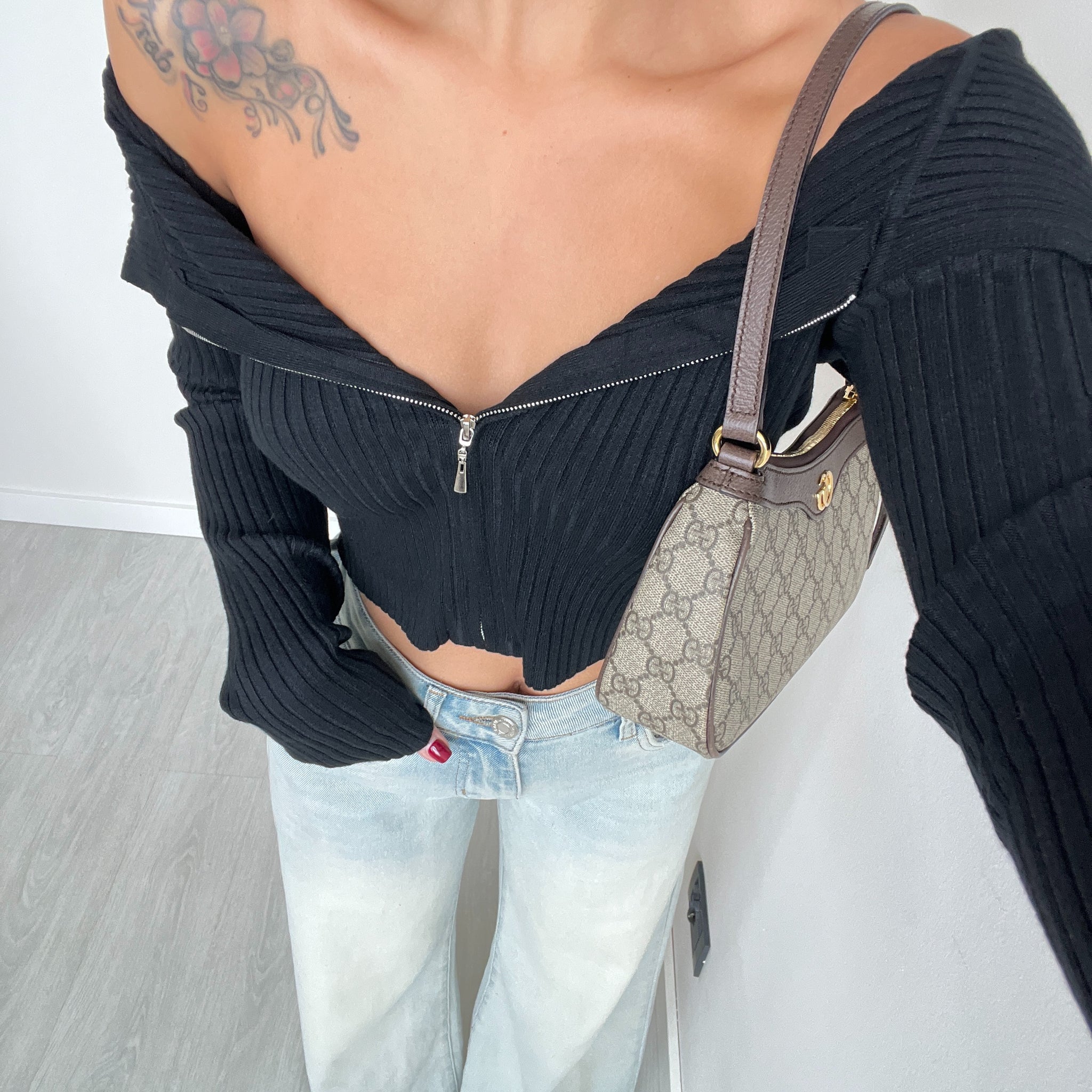 Maglia con zip e risvolto nera