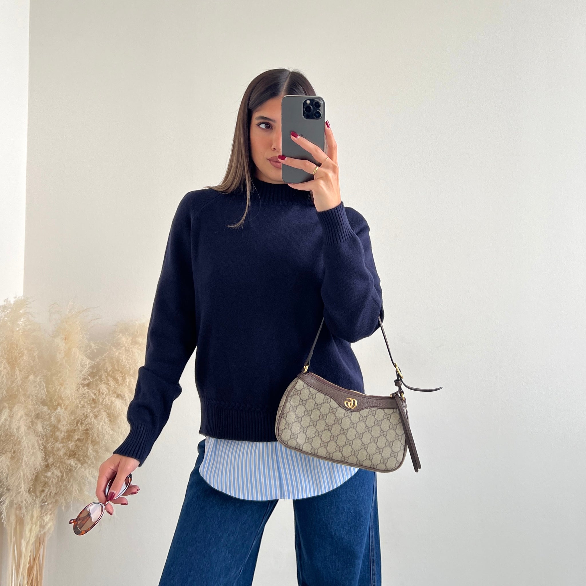 Maglione basic con spacchi laterali blu