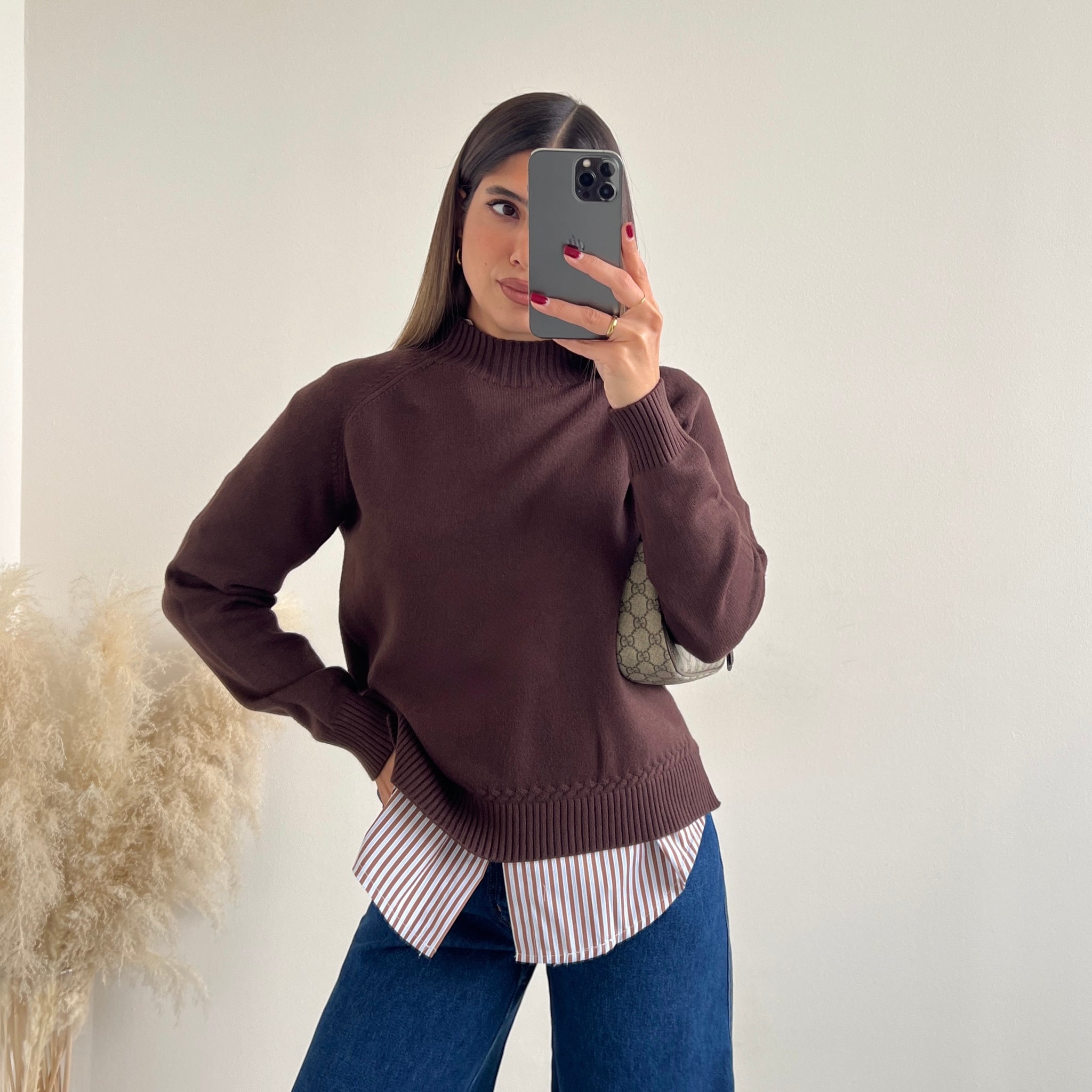 Maglione basic con spacchi laterali caffè