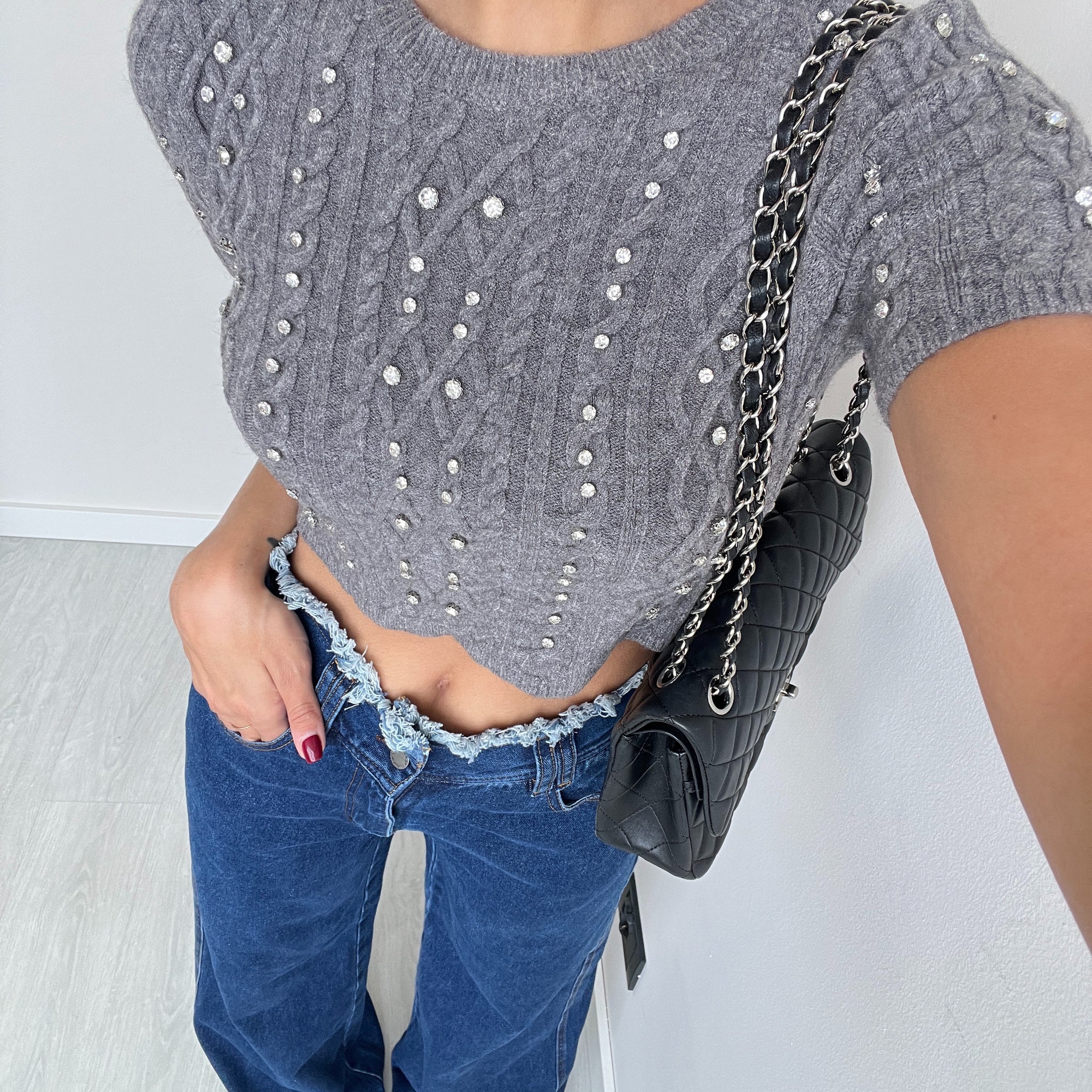 Top corto intrecciato con brillanti grey