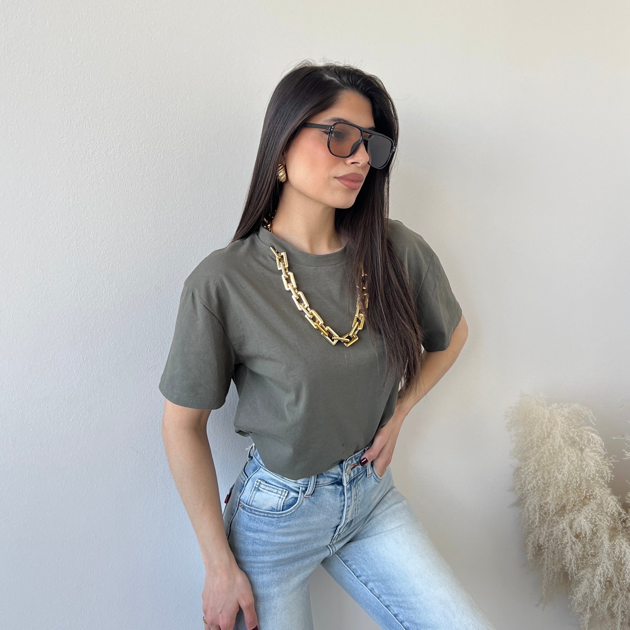 T-shirt con collana verdone