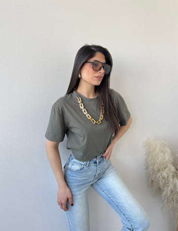 T-shirt con collana verdone