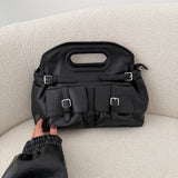 Borsa a mano con doppie tasche frontali in simil pelle martellata black