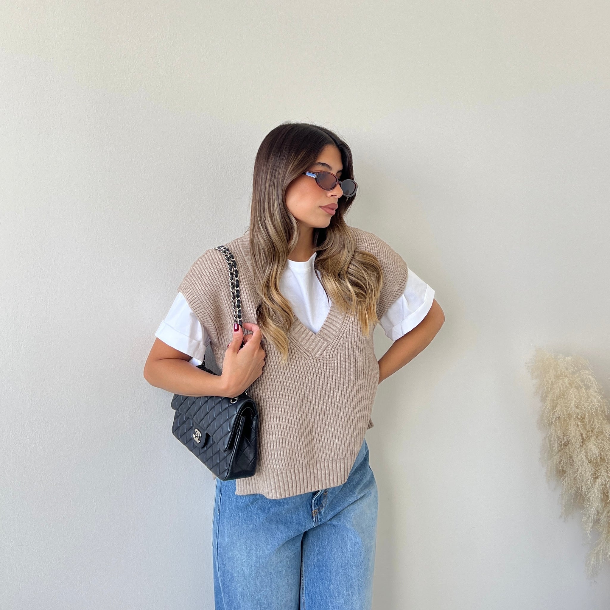Gilet in maglia con scollo a v sabbia