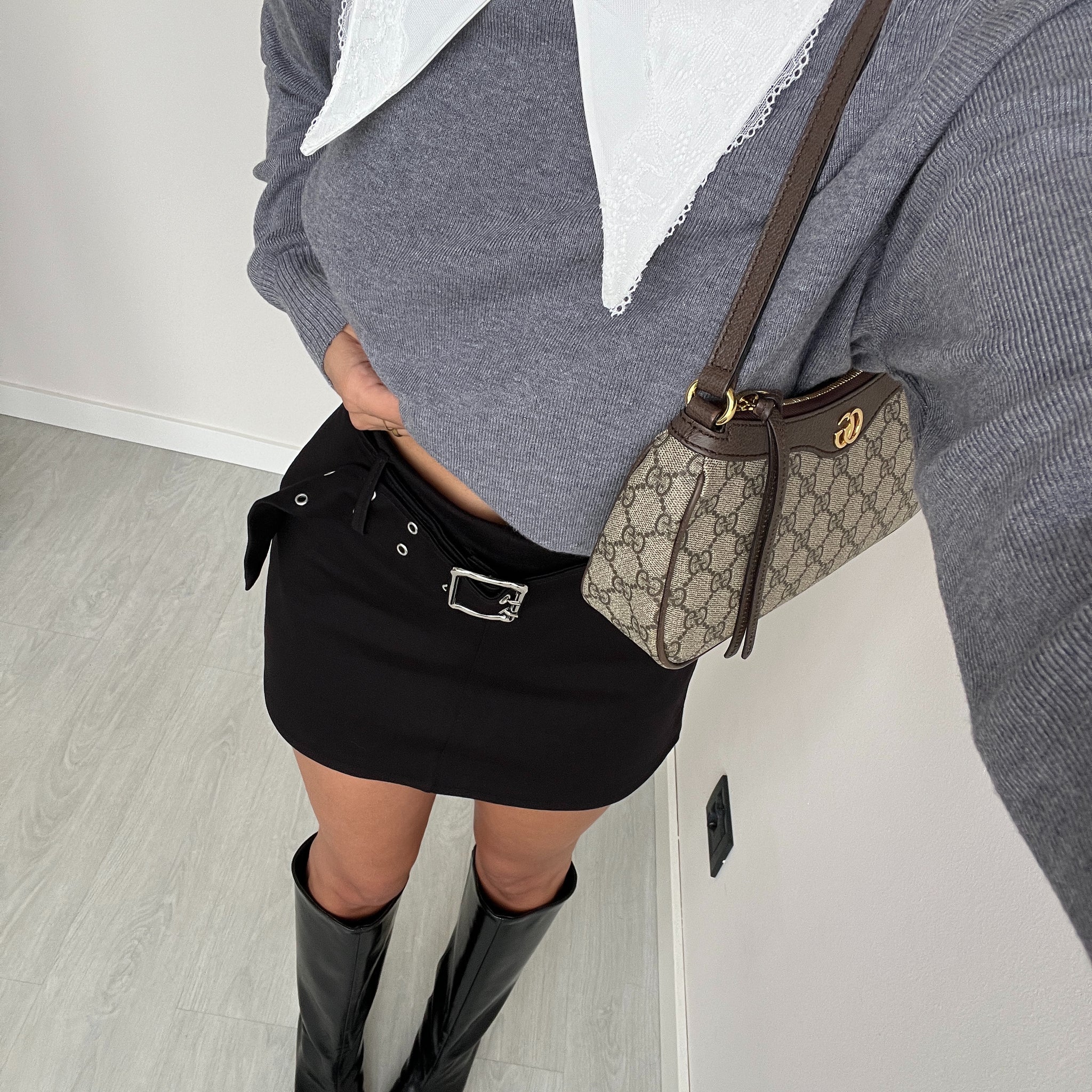 Gonna pantaloncino con cintura nera