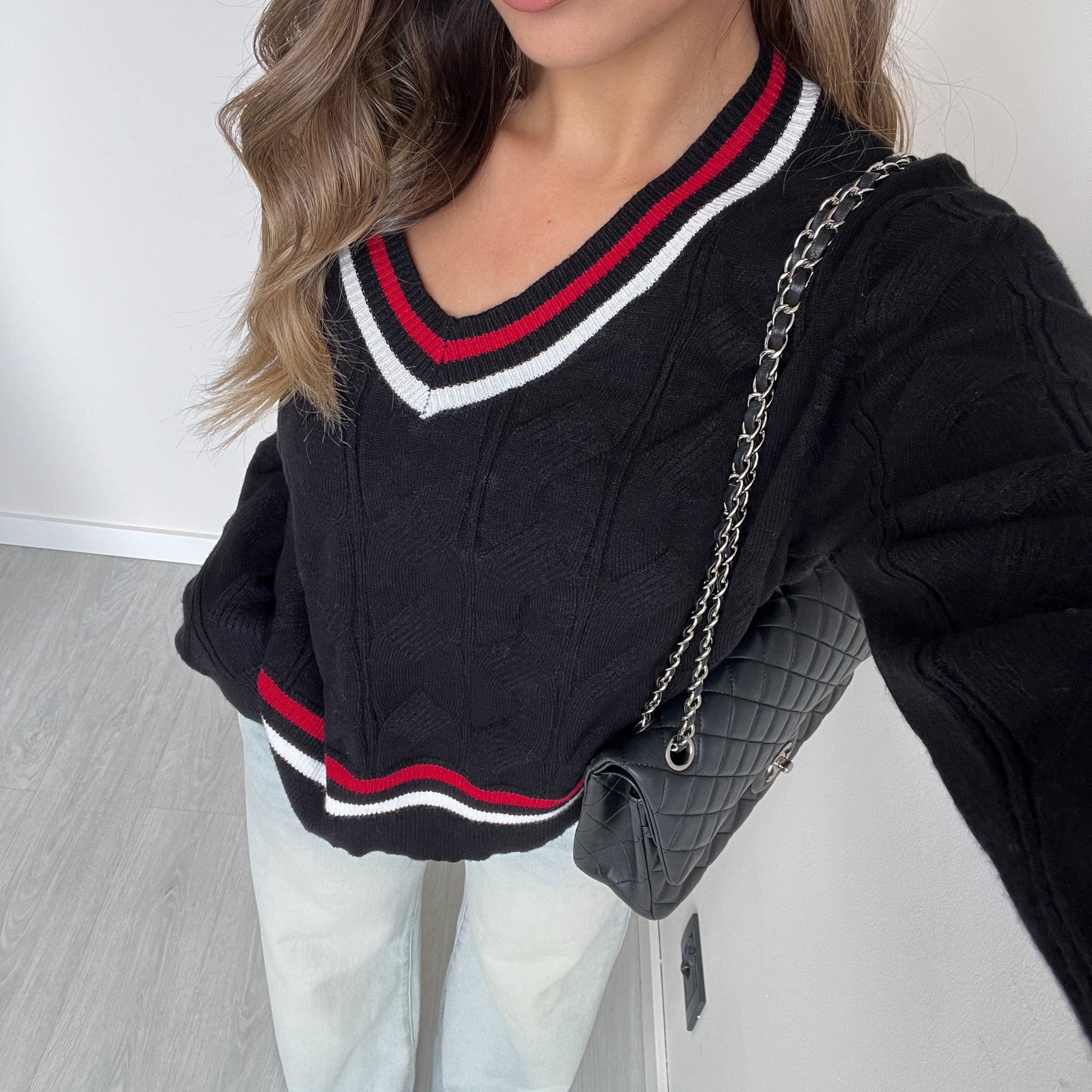 Pullover trecce scollo a v bicolore nero