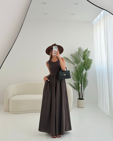 Abito basic con tasche in cotone brown