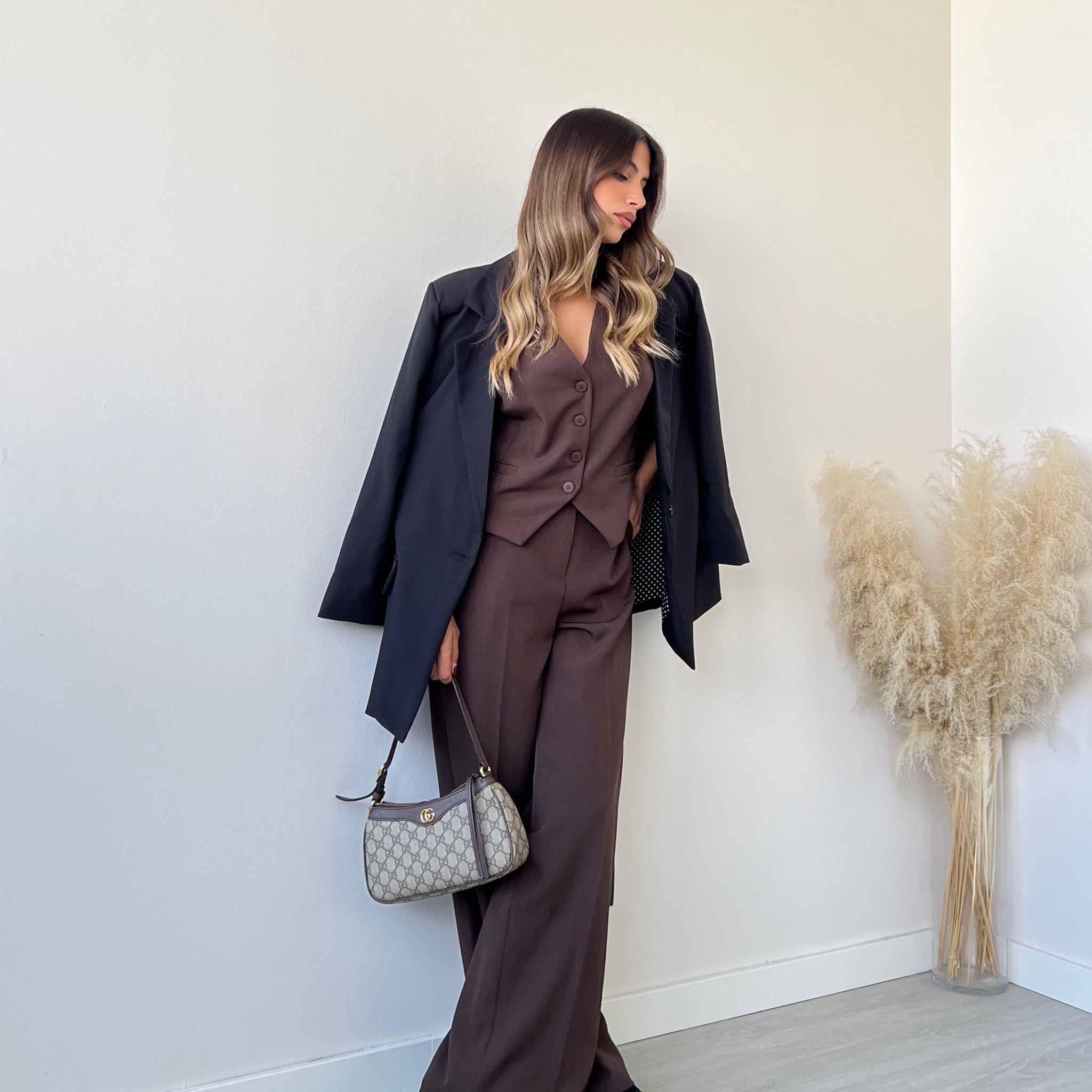 Coordinato gilet + pantalone con cintura caffè