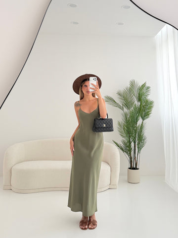 Abito basic in simil raso verdone
