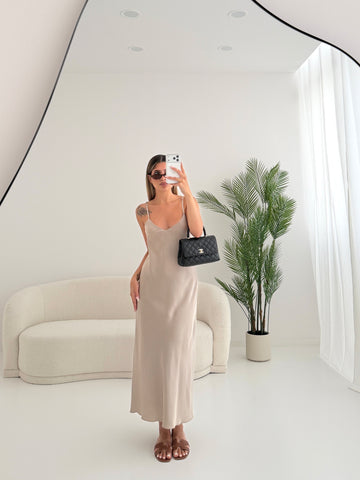 Abito basic in simil raso beige