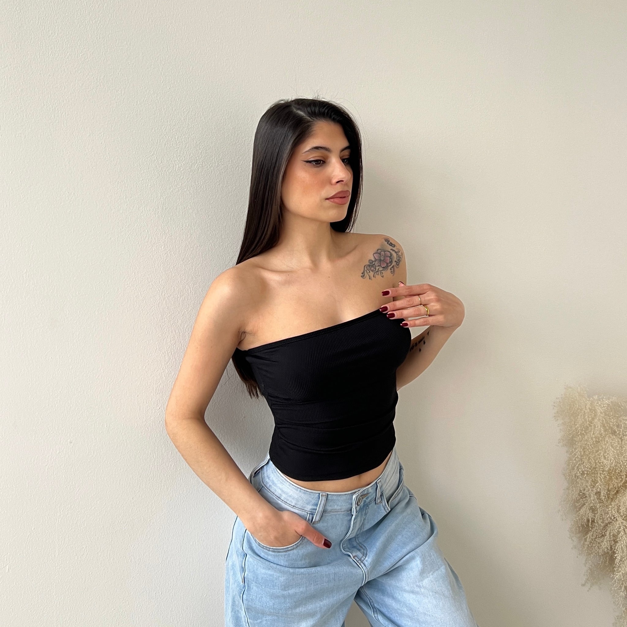 Top a fascia con coppe nero