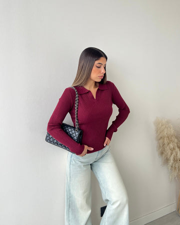 Maglia costine scollo a v con colletto bordeaux