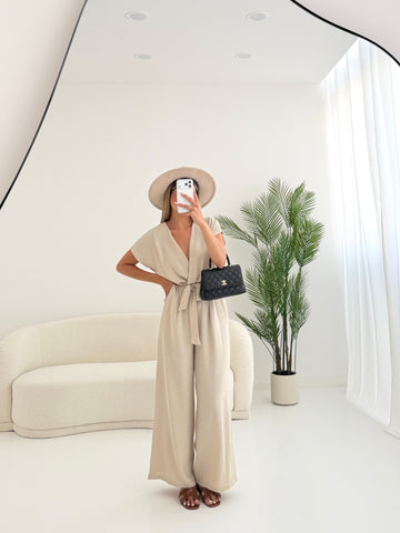 Tuta basic con scollo a V beige