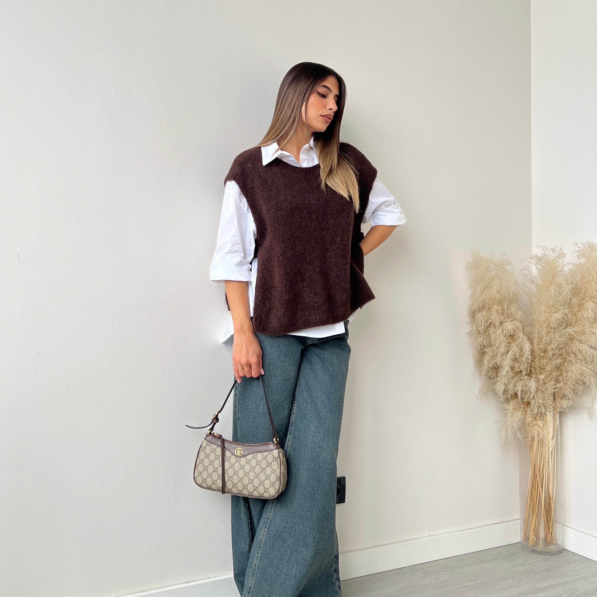 Gilet smanicato con fiocchi laterali caffè