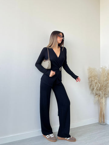 Set morbido con spilla nero