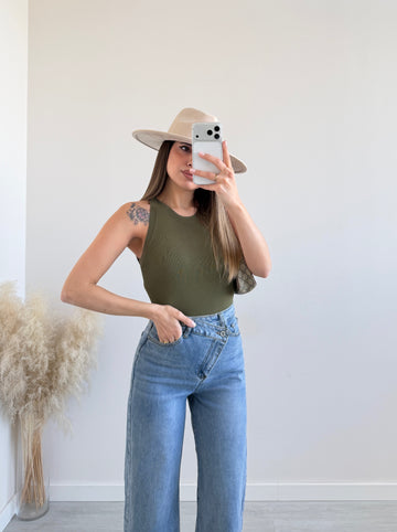 Top in maglia con scollo all'americana verdone