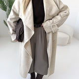 Cappotto in misto lana con cintura con collo modulabile beige