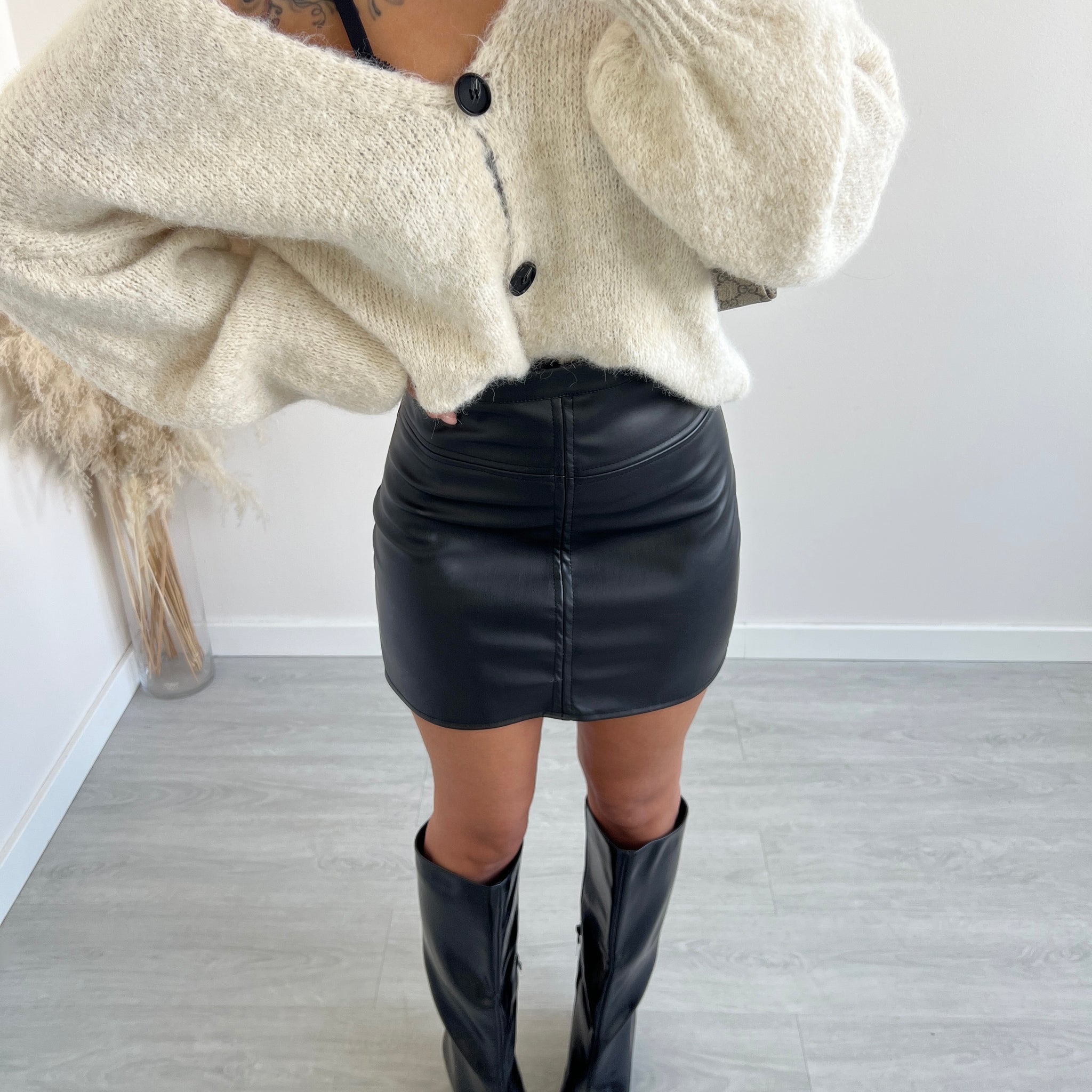 Gonna simil pelle con zip e cintura nera