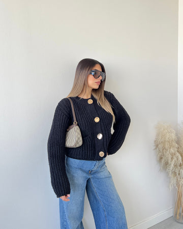 Maglione maglia larga con bottoni dorati nero