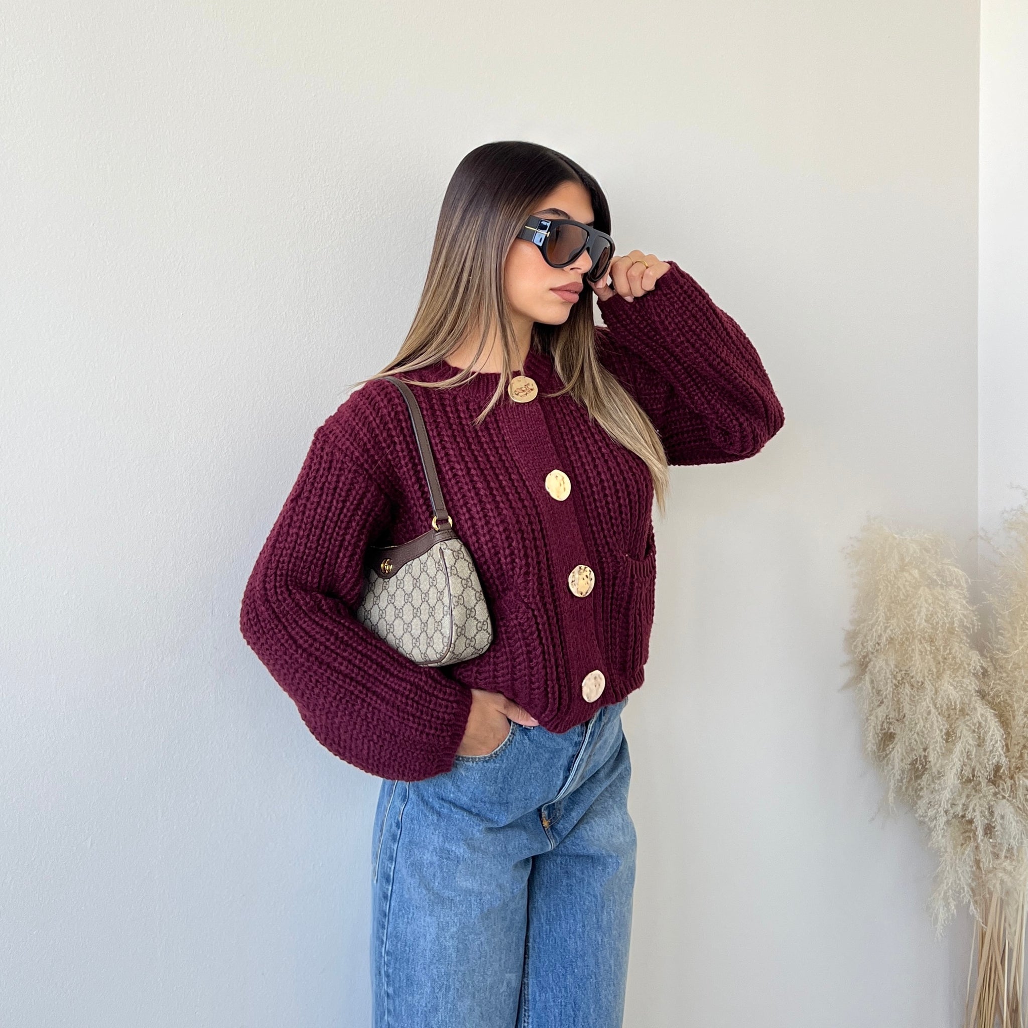 Maglione maglia larga con bottoni dorati bordeaux
