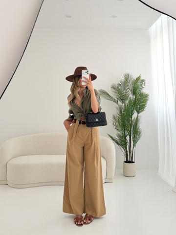 Pantalone in cotone con cintura scamosciata camel
