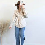 Giacca portafoglio con maxi spilla beige