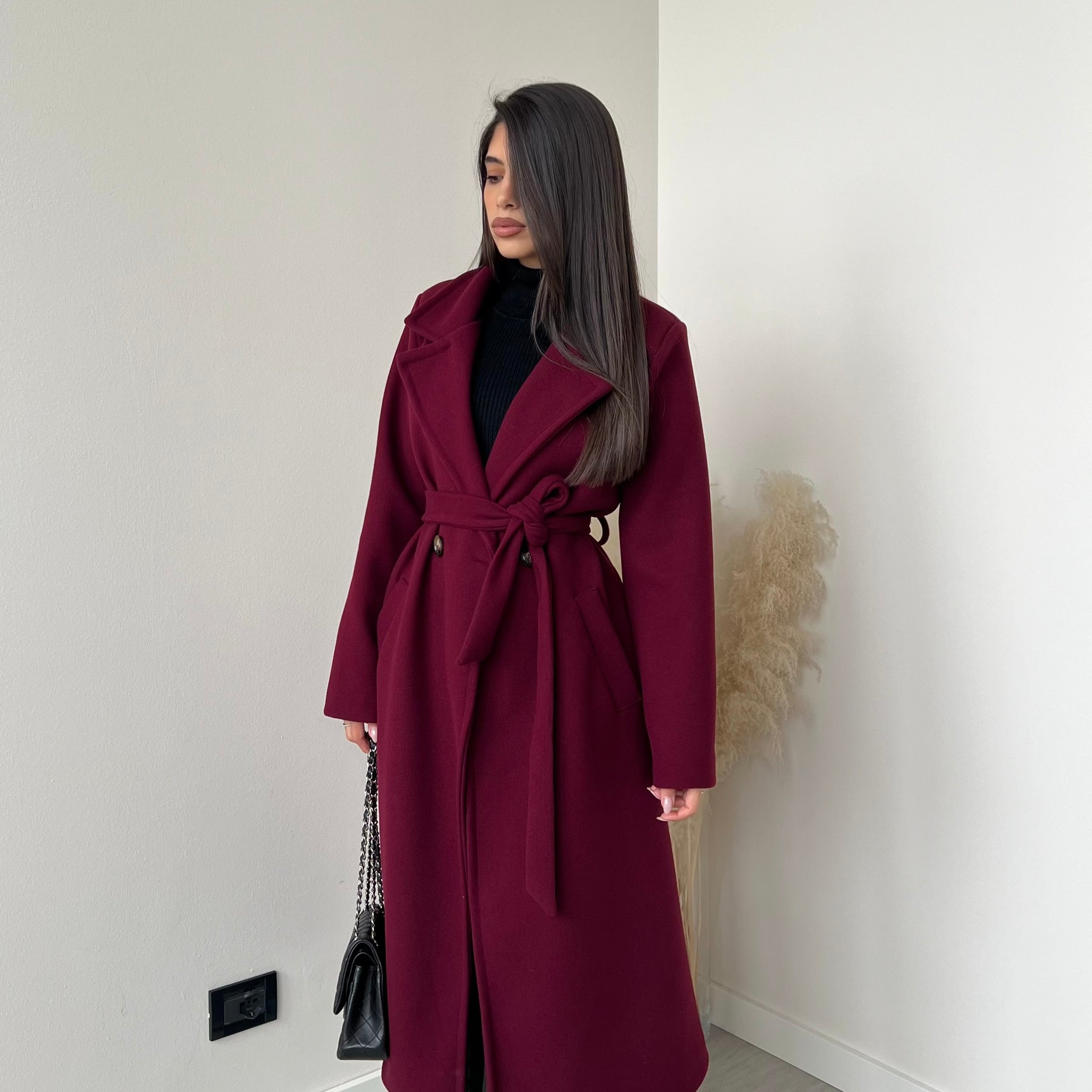 Cappotto classic con cintura bordeaux