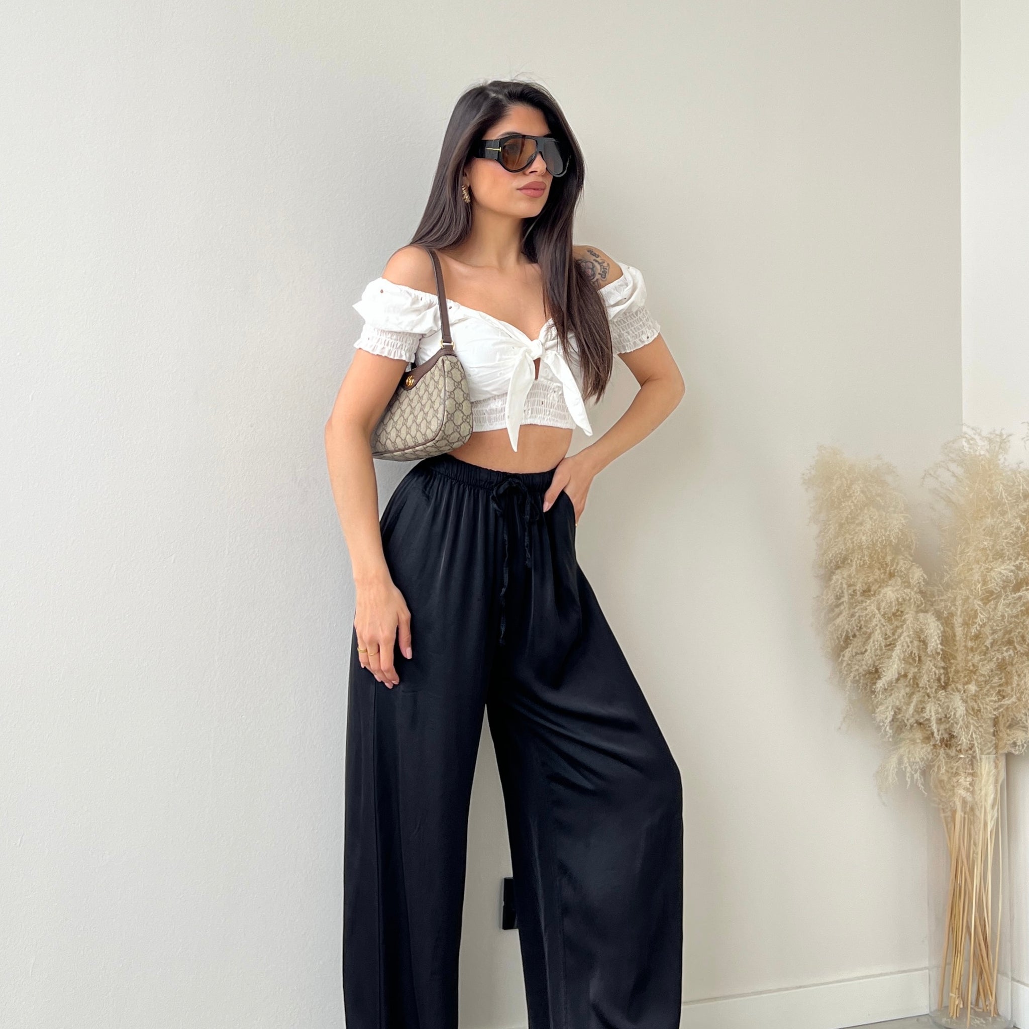 Pantalone effetto raso a palazzo nero