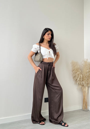 Pantalone effetto raso a palazzo caffè