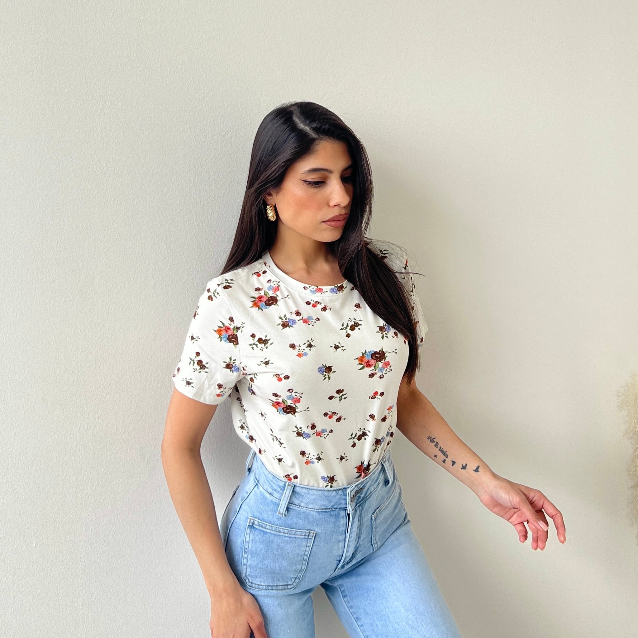 T-shirt fiorellini bianca
