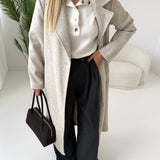 Cappotto foderato con cintura e bottone beige