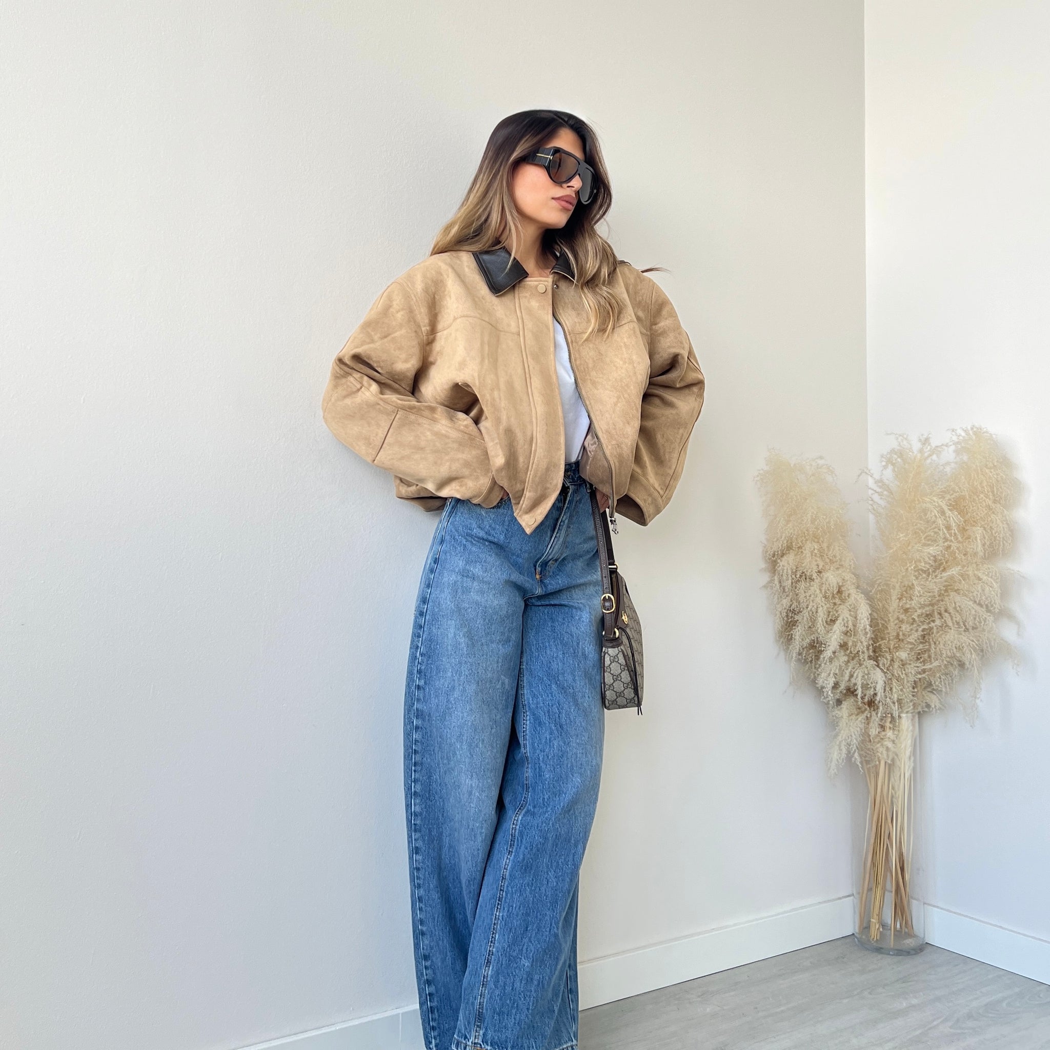 Giubbino scamosciato con colletto in simil pelle beige
