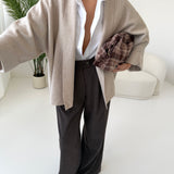 Cardigan semplice con risvolto sulle maniche sabbia