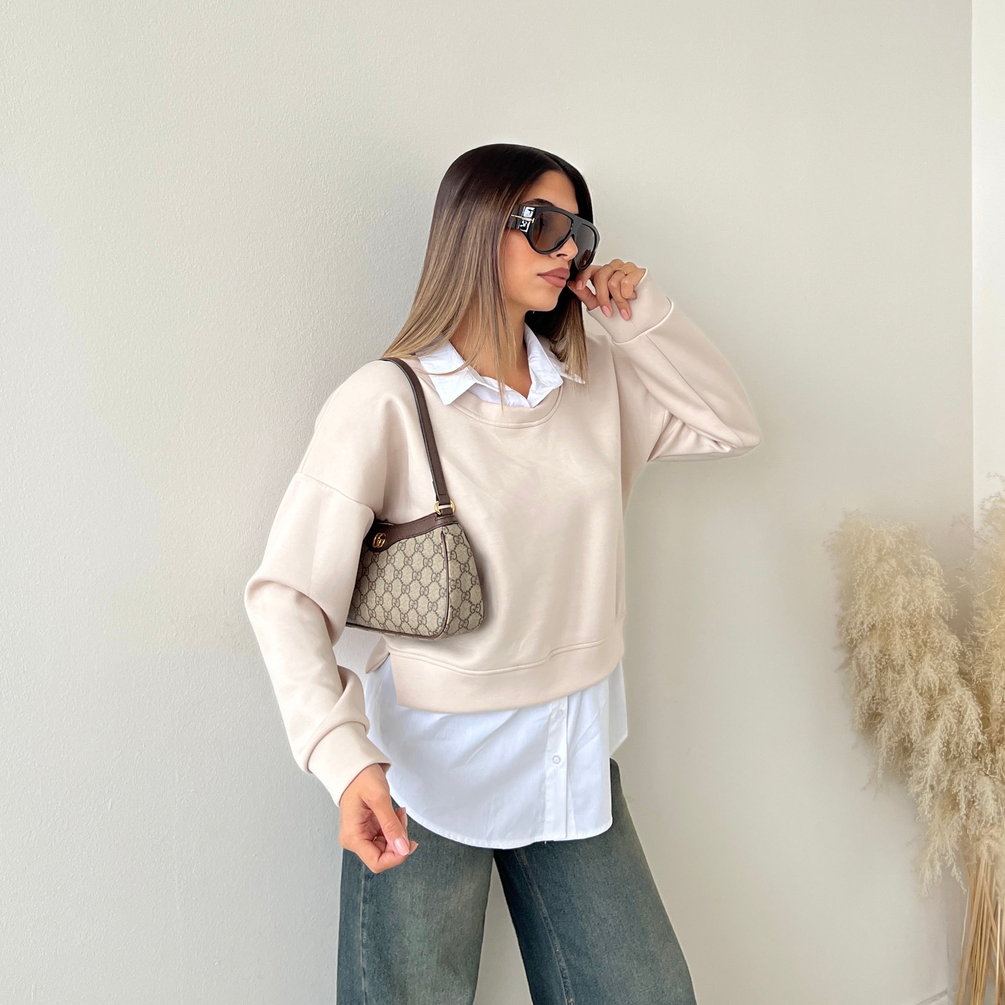 Felpa con camicia cucita beige