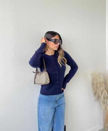 Pull con bottoni foderati blu