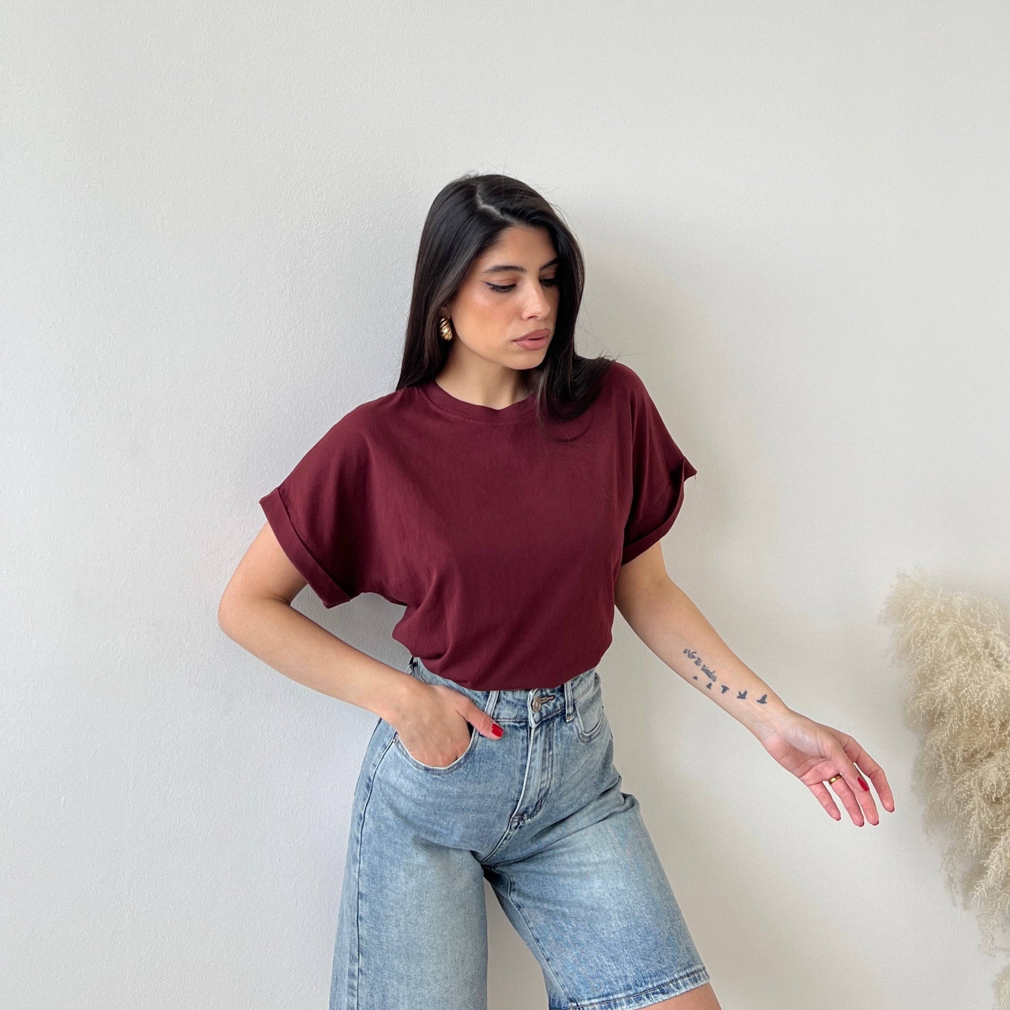 T-shirt con risvolto burgundy