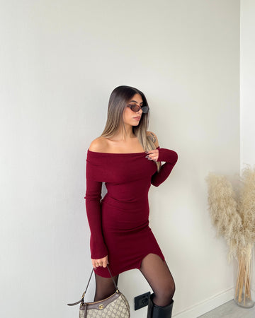 Abito in maglia con risvolto e spacco bordeaux