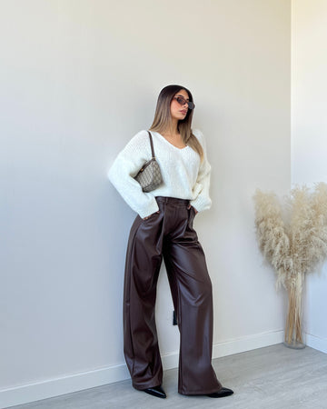 Pantalone simil pelle con pinces testa di moro