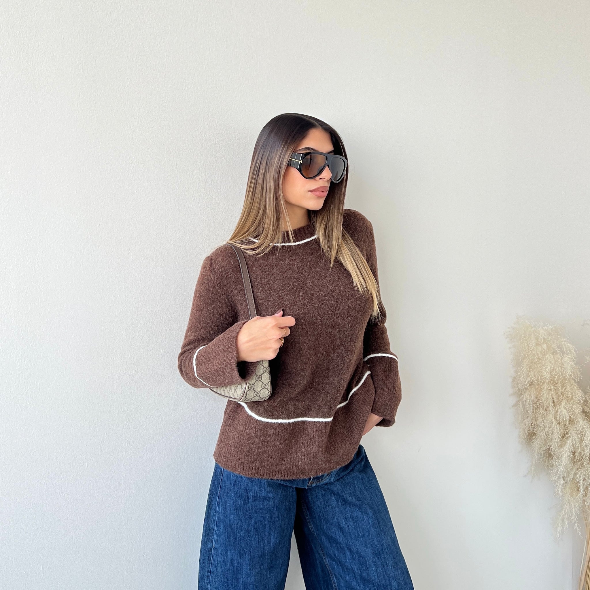 Maglione con riga a contrasto caffè